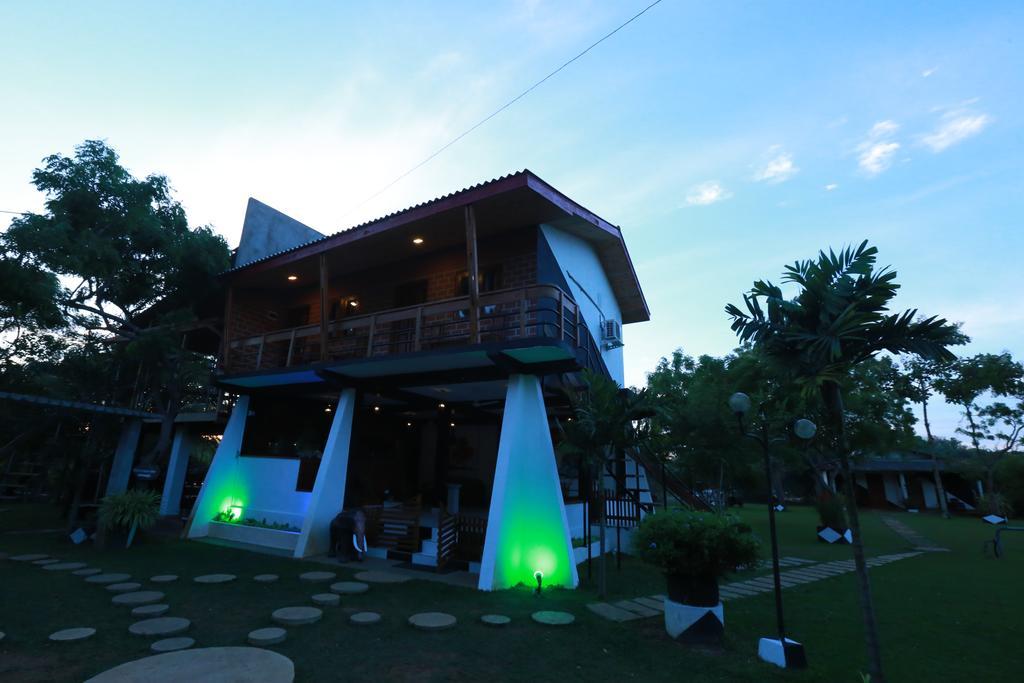 Eco Hotel Black & White - Anuradhapura Mihintale Εξωτερικό φωτογραφία