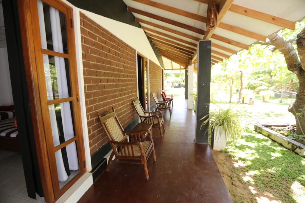 Eco Hotel Black & White - Anuradhapura Mihintale Εξωτερικό φωτογραφία