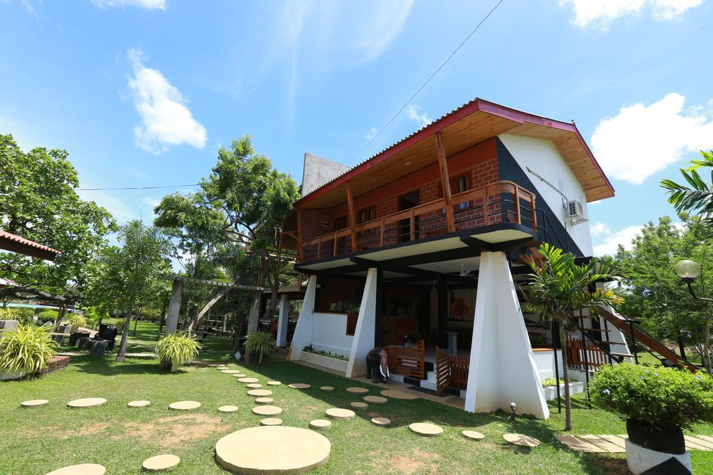 Eco Hotel Black & White - Anuradhapura Mihintale Εξωτερικό φωτογραφία