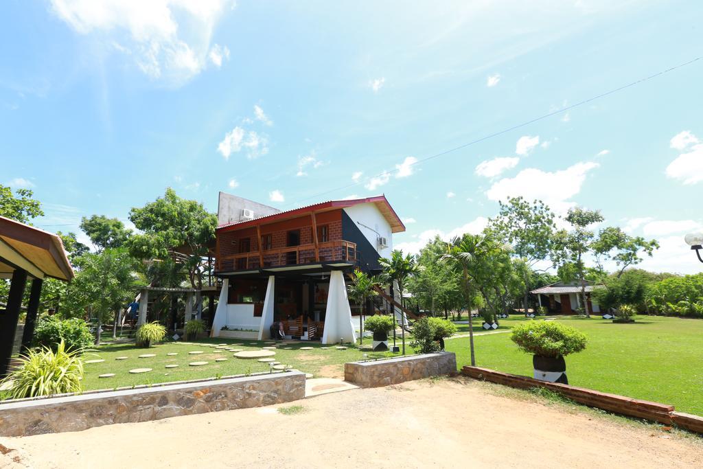 Eco Hotel Black & White - Anuradhapura Mihintale Εξωτερικό φωτογραφία