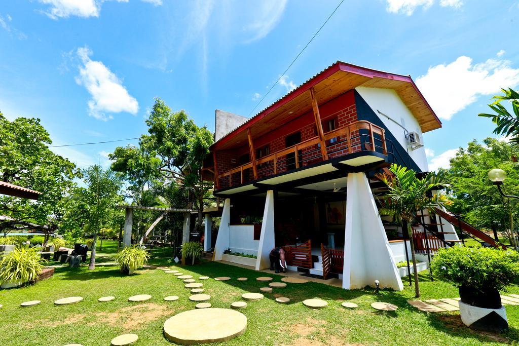 Eco Hotel Black & White - Anuradhapura Mihintale Εξωτερικό φωτογραφία