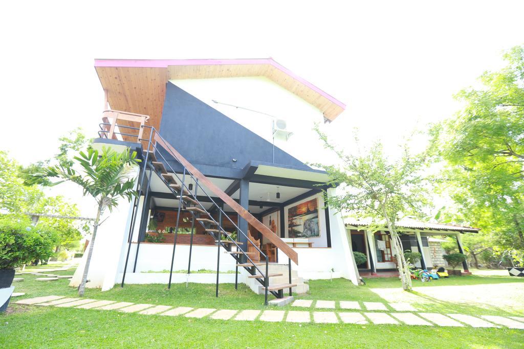 Eco Hotel Black & White - Anuradhapura Mihintale Εξωτερικό φωτογραφία